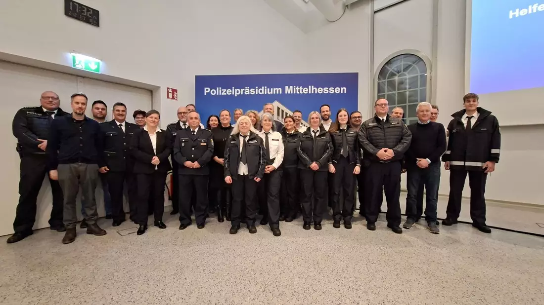 Mittelhessen: GIESSEN / MARBURG / WETTERAU: Zehn neue Freiwillige Polizeihelferinnen und -helfer im Dienst - Bild: presseportal.de