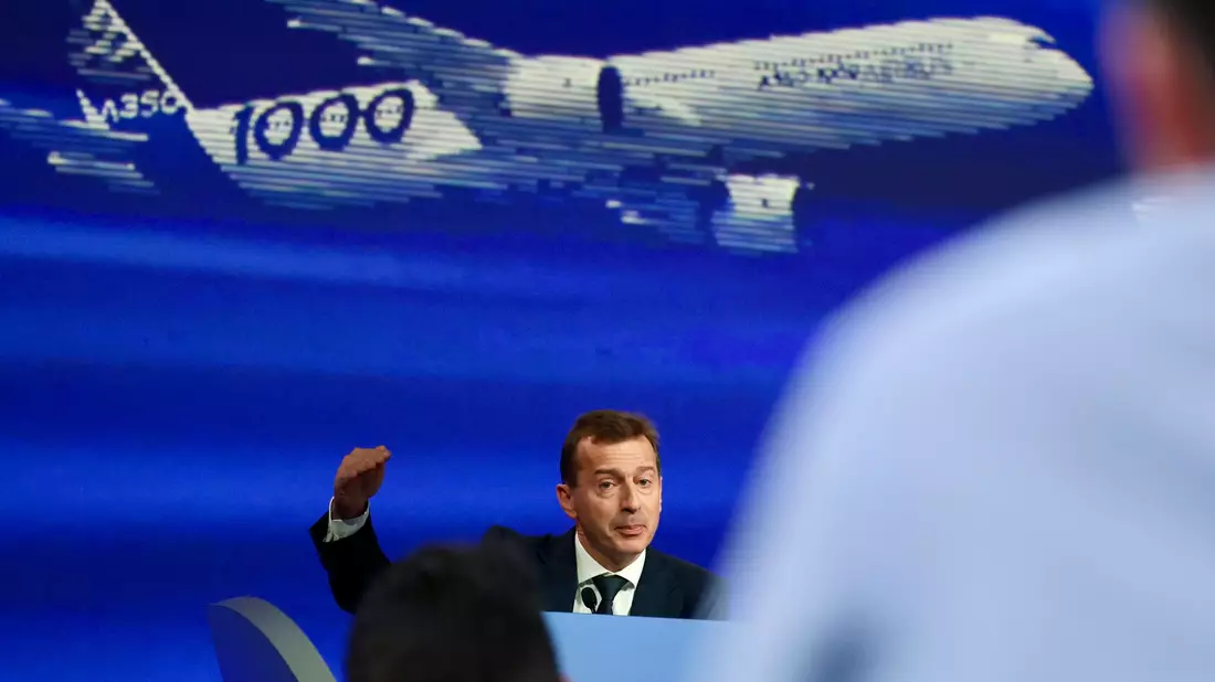 Kann sein ursprüngliches Auslieferungsziel erneut nicht halten: Airbus-Chef Guillaume Faury. (Archivbild) - Bild: Fred Scheiber/AP
