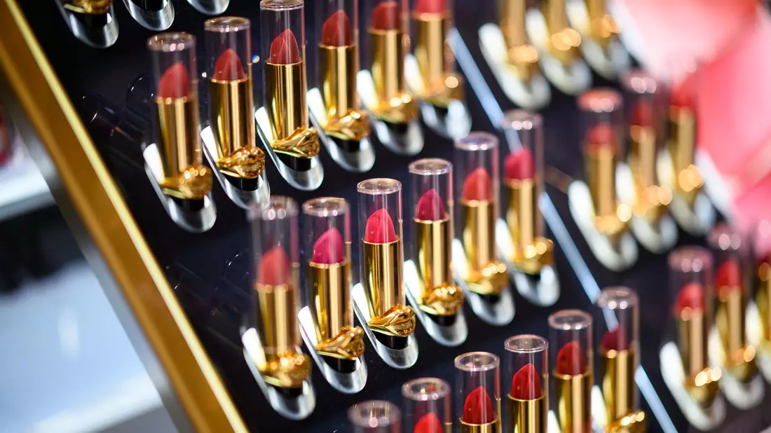 18 Milliarden Euro haben die Menschen in Deutschland im laufenden Jahr für Schönheitspflegeprodukte aus heimischer Produktion ausgegeben - 6,3 Prozent mehr als ein Jahr zuvor. (Symbolbild) - Bild: Daniel Reinhardt/dpa