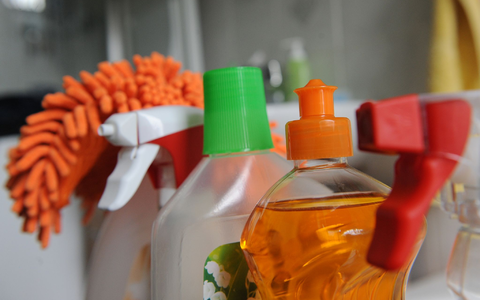 Die Branche sagt: Gerade in herausfordernden Zeiten investieren viele Menschen in ein gepflegtes Äußeres und ein sauberes Zuhause. (Symbolbild) - Foto: Jens Kalaene/dpa