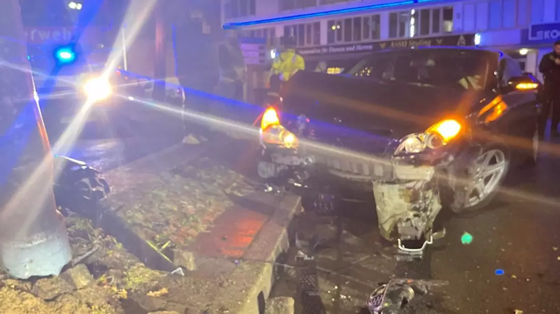 POL-GE: Überhöhte Geschwindigkeit - Verkehrsunfall in Altstadt - Bild: presseportal.de