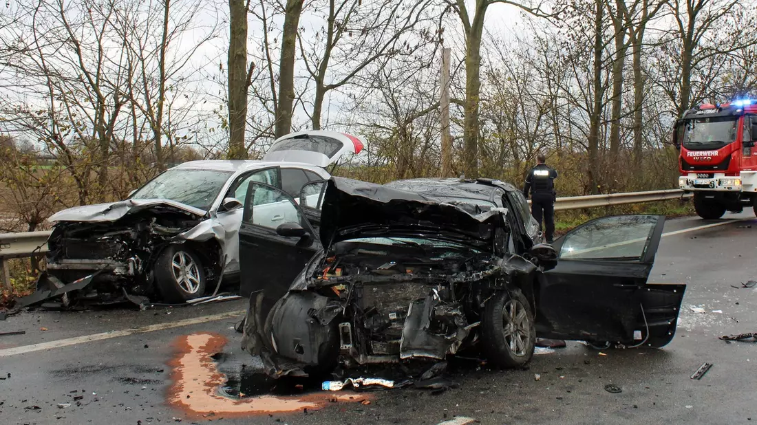 POL-DN: Frontal mit dem Gegenverkehr kollidiert - Bild: presseportal.de