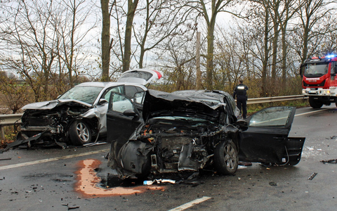 POL-DN: Frontal mit dem Gegenverkehr kollidiert - Foto: presseportal.de