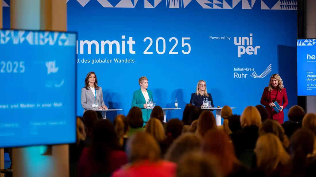 Beim her.summit diskutierten Managerinnen über Wirtschaft und Sicherheit in einer neuen Ära - Bild: presseportal.de