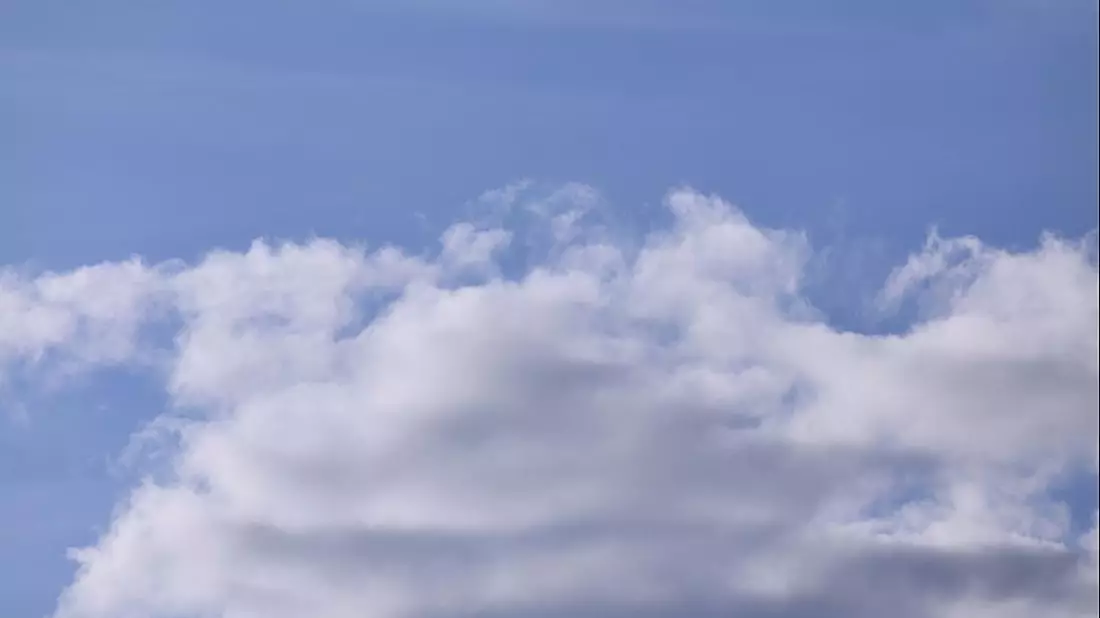 Blauer Himmel mit Wolken (Archiv) - Bild: über dts Nachrichtenagentur