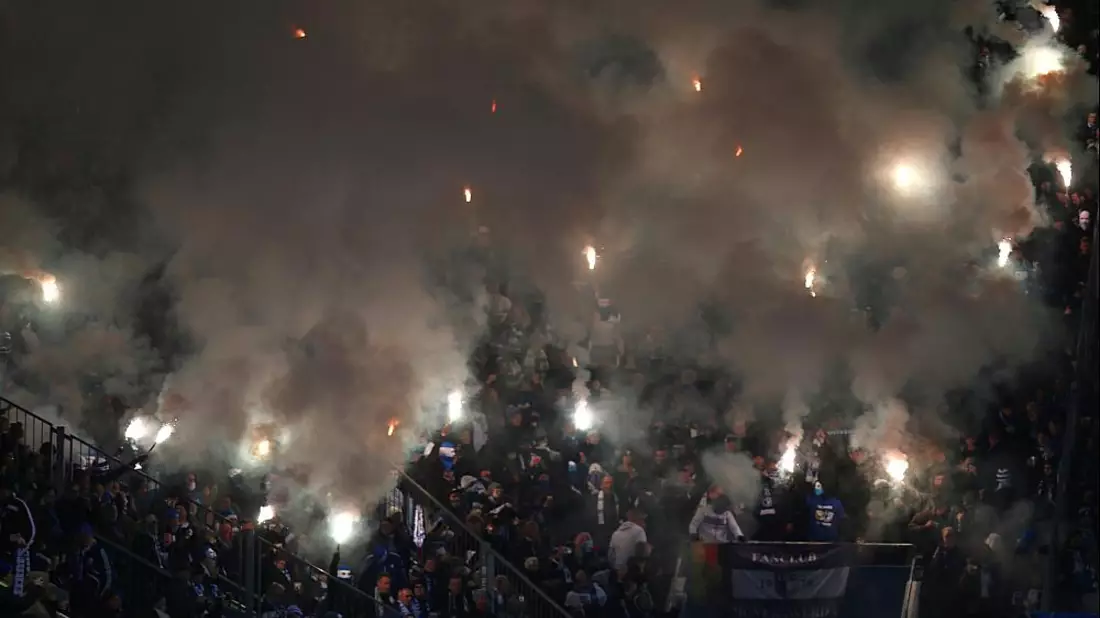 Fans mit Pyrotechnik am 29.11.2025 - Bild: über dts Nachrichtenagentur