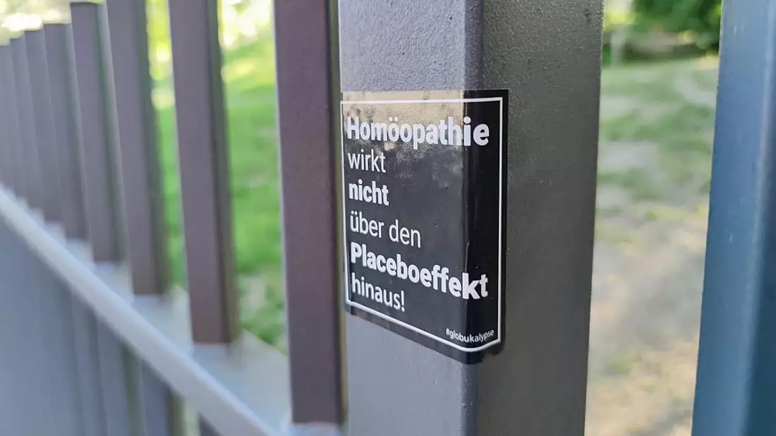 Aufkleber-Kampagne gegen Homöopathie (Archiv) - Bild: über dts Nachrichtenagentur