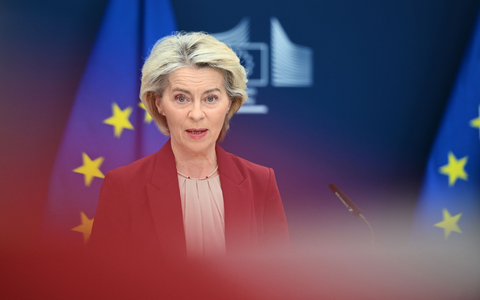 Die EU-Kommission präsentierte ein Konzept, um festgesetztes russisches Vermögen für die Ukraine zu nutzen. - Foto: Harry Nakos/AP/dpa