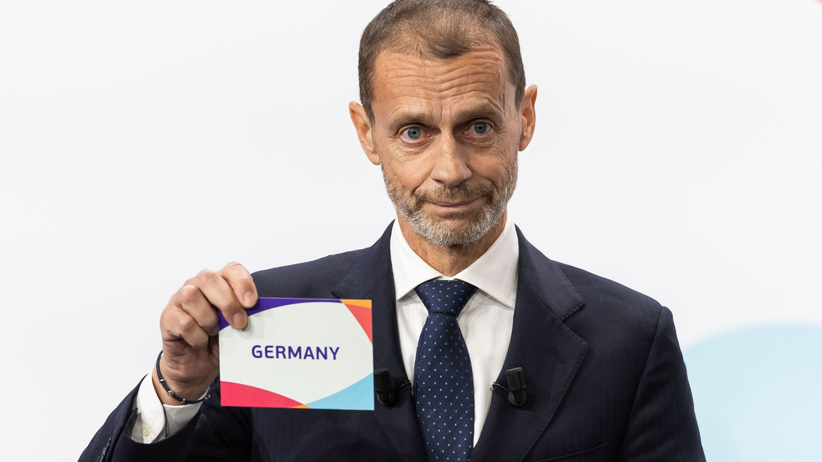 UEFA-Chef Ceferin gratuliert dem DFB-Präsidenten Neuendorf. - Foto: Cyril Zingaro/KEYSTONE/dpa