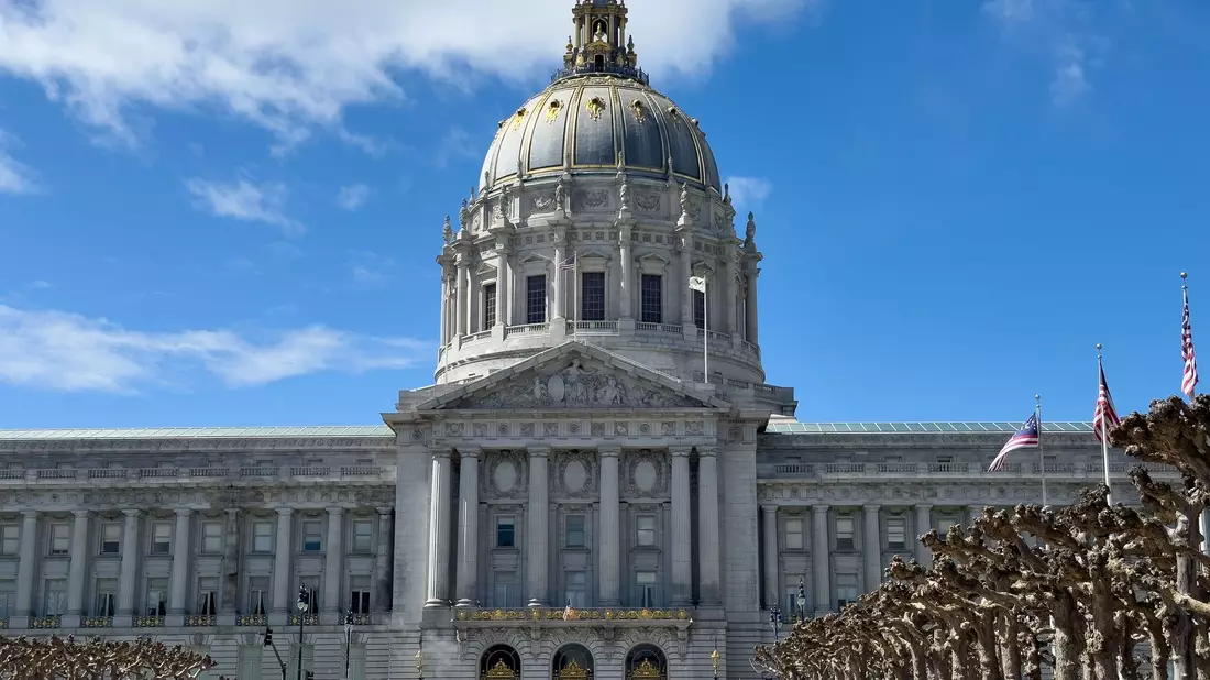 San Francisco will ein Verbot «irreführender» Vermarktung und finanzielle Wiedergutmachung. (Archivbild) - Bild: Andrej Sokolow/dpa