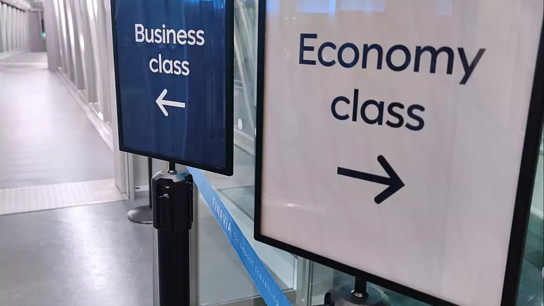 Wegweiser für Business Class und Economy Class (Archiv) - Bild: über dts Nachrichtenagentur