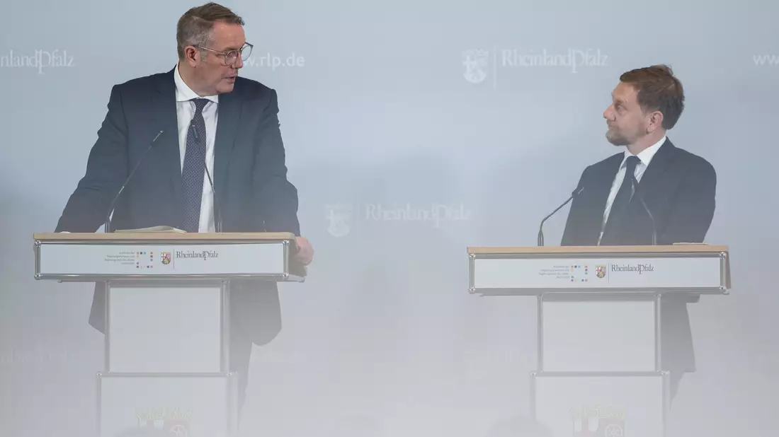 Die Ministerpräsidenten von Rheinland-Pfalz und Sachsen, Alexander Schweitzer (SPD) und Michael Kretschmer (CDU), werden die Ergebnisse der Beratungen vorstellen. (Archivbild) - Bild: Hannes P. Albert/dpa