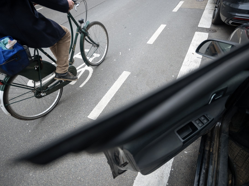 Die Gefahr durch Dooringunfälle wird in der Regel unterschätzt. (Archivfoto)  - Foto: Sebastian Gollnow/dpa