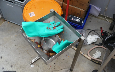 ZOLL-E: Staatsanwaltschaft Düsseldorf und Zollfahndung Essen durchsuchen mutmaßlich illegale Shisha-Tabak-Anlage - über 2,7 Tonnen Shisha-Tabak sichergestellt - Foto: presseportal.de