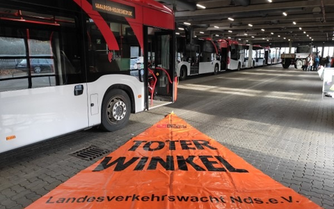 POL-HI: Präventionsaktion Der tote Winkel - Foto: presseportal.de
