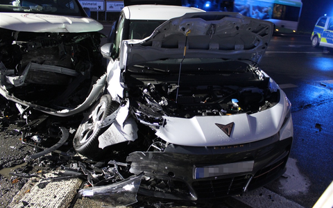 POL-HA: Frontalzusammenstoß am Volmeabstieg: 22-Jähriger leicht verletzt - Foto: presseportal.de