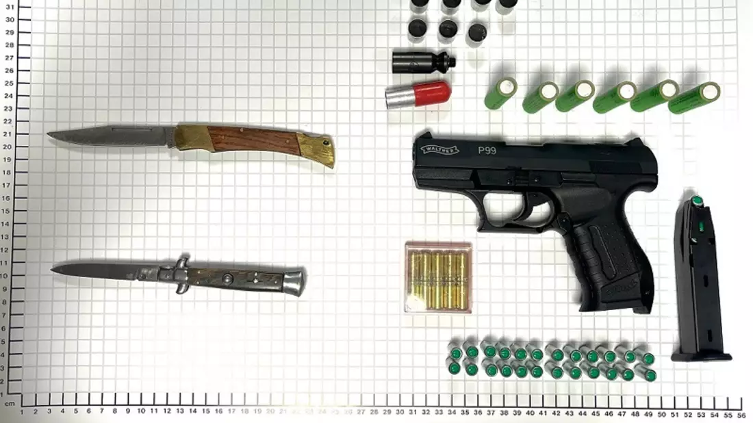 BPOL NRW: Hauptbahnhof Münster - Bundespolizei stellt Schreckschusswaffe und Messer sicher - Bild: presseportal.de