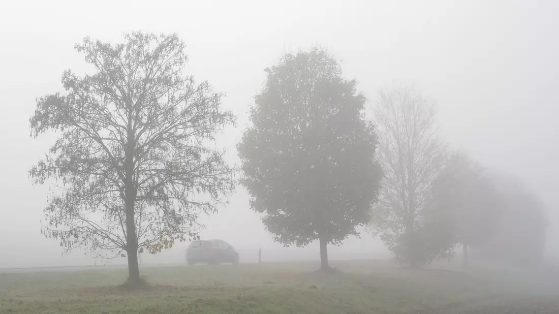 Das Wetter wird zwar zum Wochenende milder, aber es bleibt vielerorts glatt. (Symbolbild) - Bild: Stefan Puchner/dpa