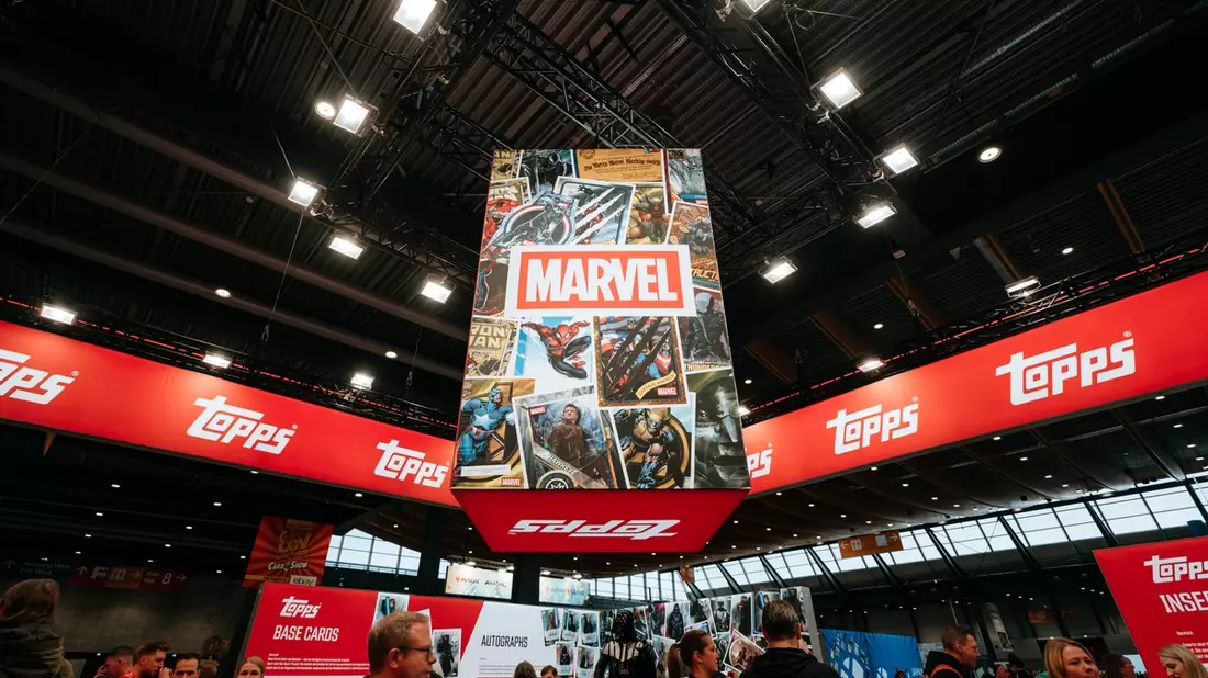 Das Hobby in Händen halten - einfach eine 10 von 10. - Sammelleidenschaft mit Content Creator Tone (iamtabak) und Topps auf der Comic Con Stuttgart - Bild: presseportal.de
