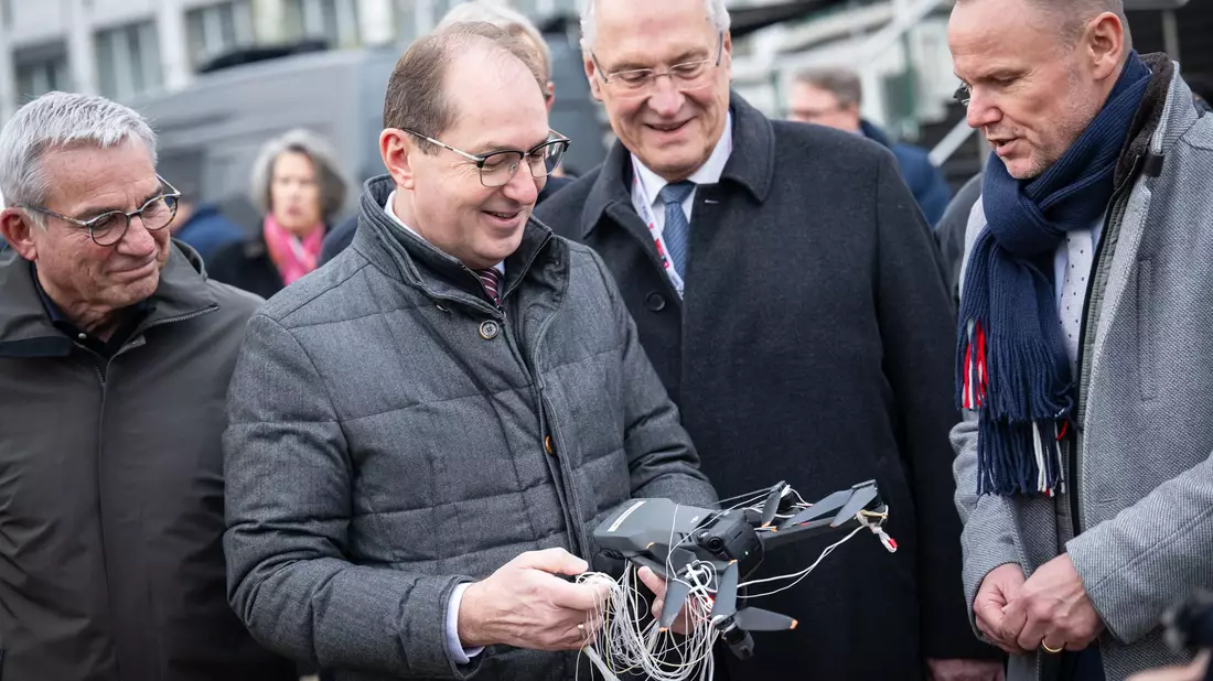 Auch die Innenministerien der Länder haben bereits Kapazitäten zur Abwehr von Drohnen aufgebaut.  - Bild: Sina Schuldt/dpa
