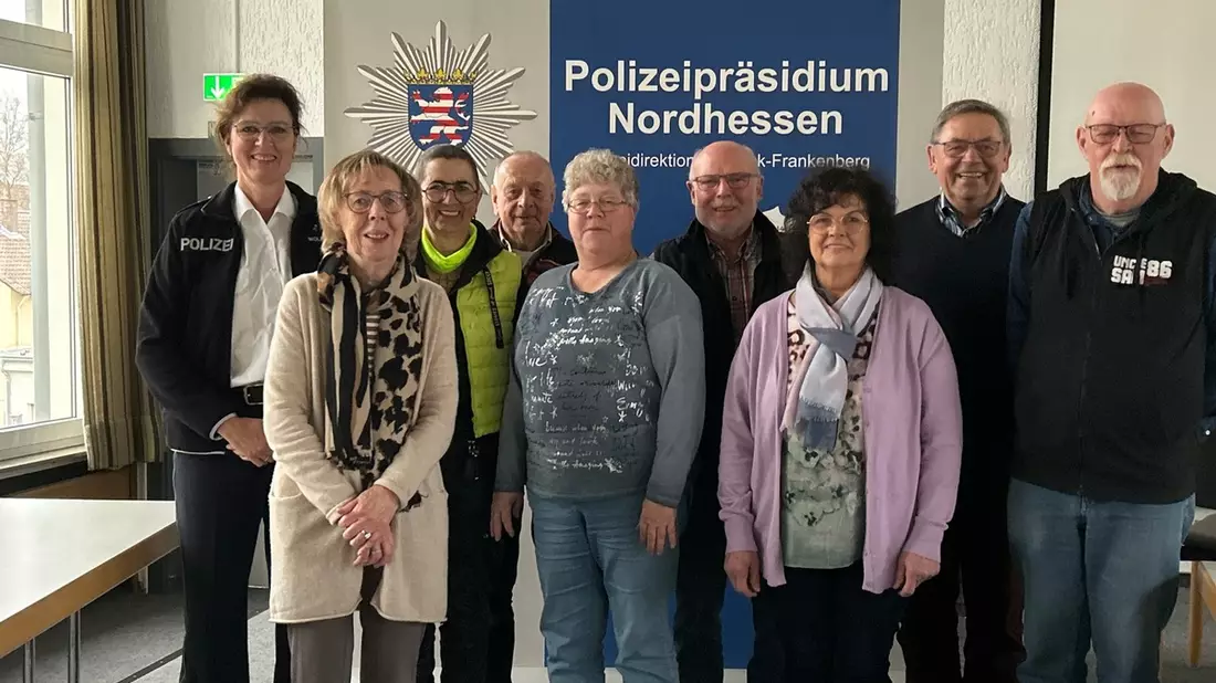 POL-KB: Austauschtreffen der Sicherheitsberater für Senioren (SfS)bei der Polizeidirektion in Korbach, drei neue Sicherheitsberater ausgebildet - Bild: presseportal.de