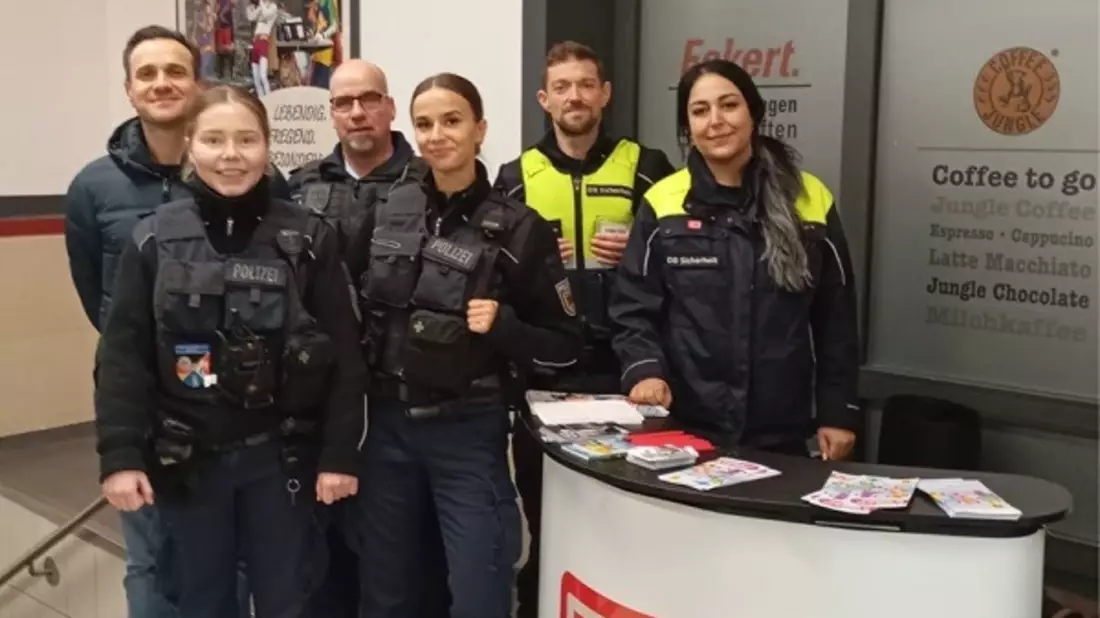 BPOL NRW: Bahnhof Soest- Gemeinsame Präventionsveranstaltung der Polizei Soest, der Deutschen Bahn und der Bundespolizeiinspektion Münster - Bild: presseportal.de