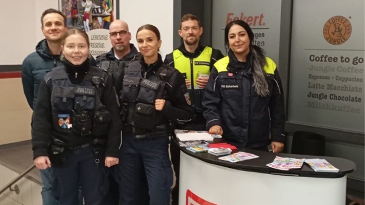 BPOL NRW: Bahnhof Soest- Gemeinsame Präventionsveranstaltung der Polizei Soest, der Deutschen Bahn und der Bundespolizeiinspektion Münster - Foto: presseportal.de