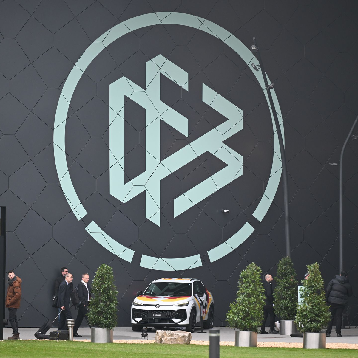 Der DFB ist bei der Gründung eines Ligaverbandes womöglich außen vor. (Archivbild) - Foto: Arne Dedert/dpa