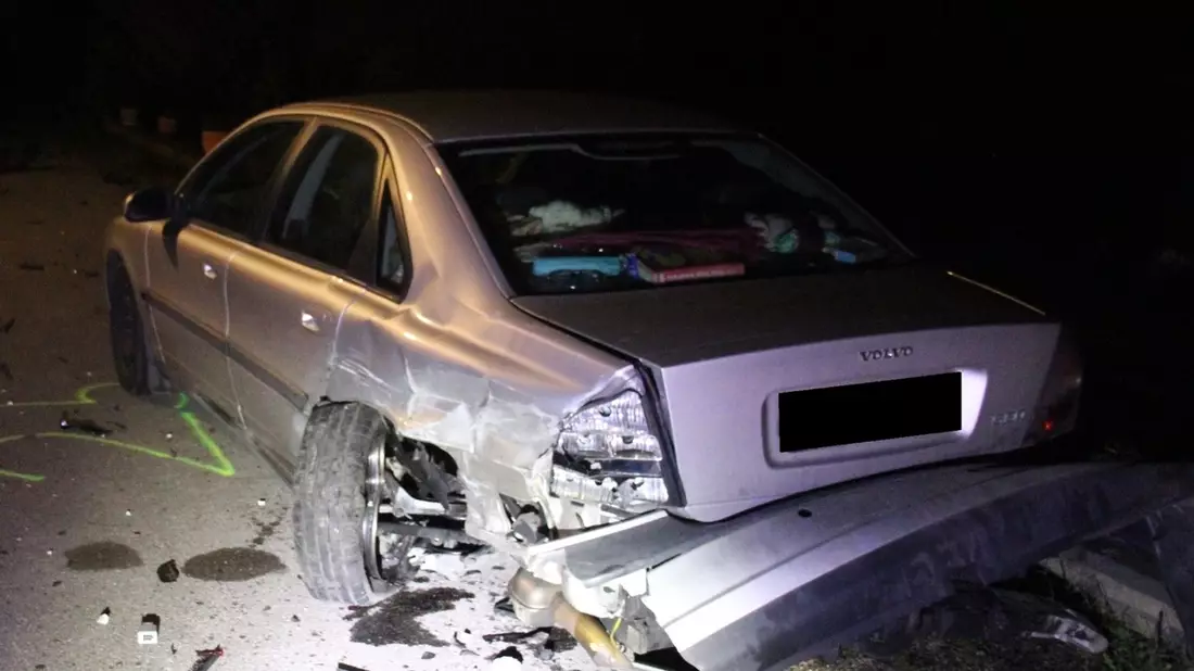 POL-MI: Verkehrsunfall mit Flucht: Unbekannter verursacht hohen Sachschaden - Bild: presseportal.de