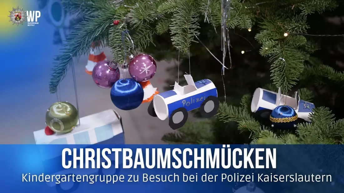 POL-PDKL: Kinder schmücken Weihnachtsbaum im Präsidium - Bild: presseportal.de