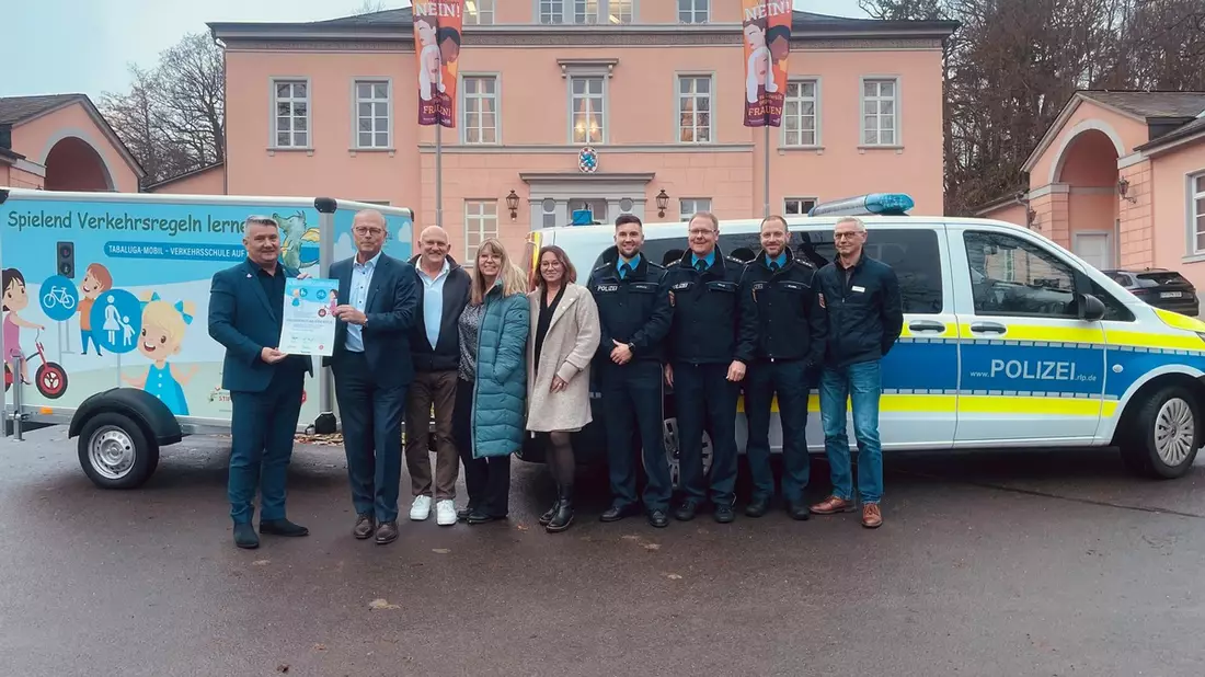 POL-PDTR: Spielend Verkehrsregeln lernen - Das Tabaluga-Mobil kommt nach Birkenfeld - Bild: presseportal.de