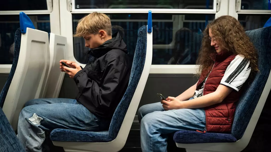 +++ Achtung Sperrfrist (Print, Radio und Online): 18.00 Uhr +++ARD-DeutschlandTREND: Deutliche Mehrheit unterstützt Mindestalter für Social-Media-Nutzung - Bild: presseportal.de