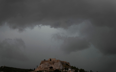 Griechenland hat mit starkem Wind und Regen zu kämpfen. (Archivbild) - Foto: Thanassis Stavrakis/AP/dpa