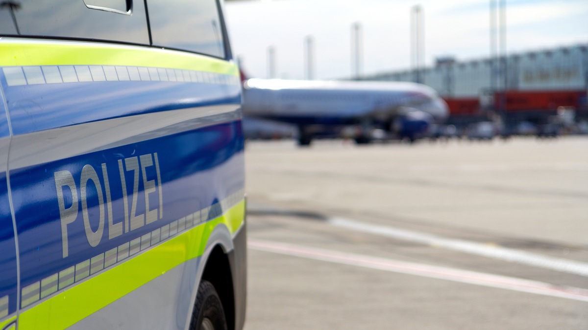 BPOL NRW: Bundespolizei am Flughafen Köln/Bonn: 2.100 Euro Strafe oder 70 Tage Haft - Fahndungstreffer kostet Mann seinen Flug - Foto: presseportal.de