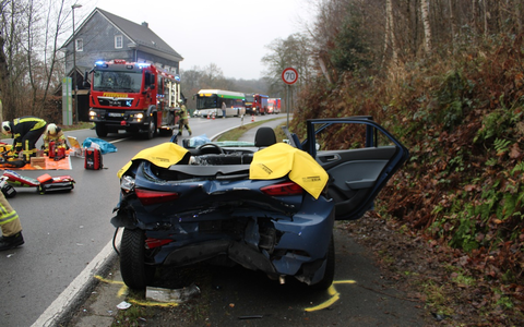 POL-RBK: Wermelskirchen - Verkehrsunfall fordert drei verletzte Personen - Foto: presseportal.de