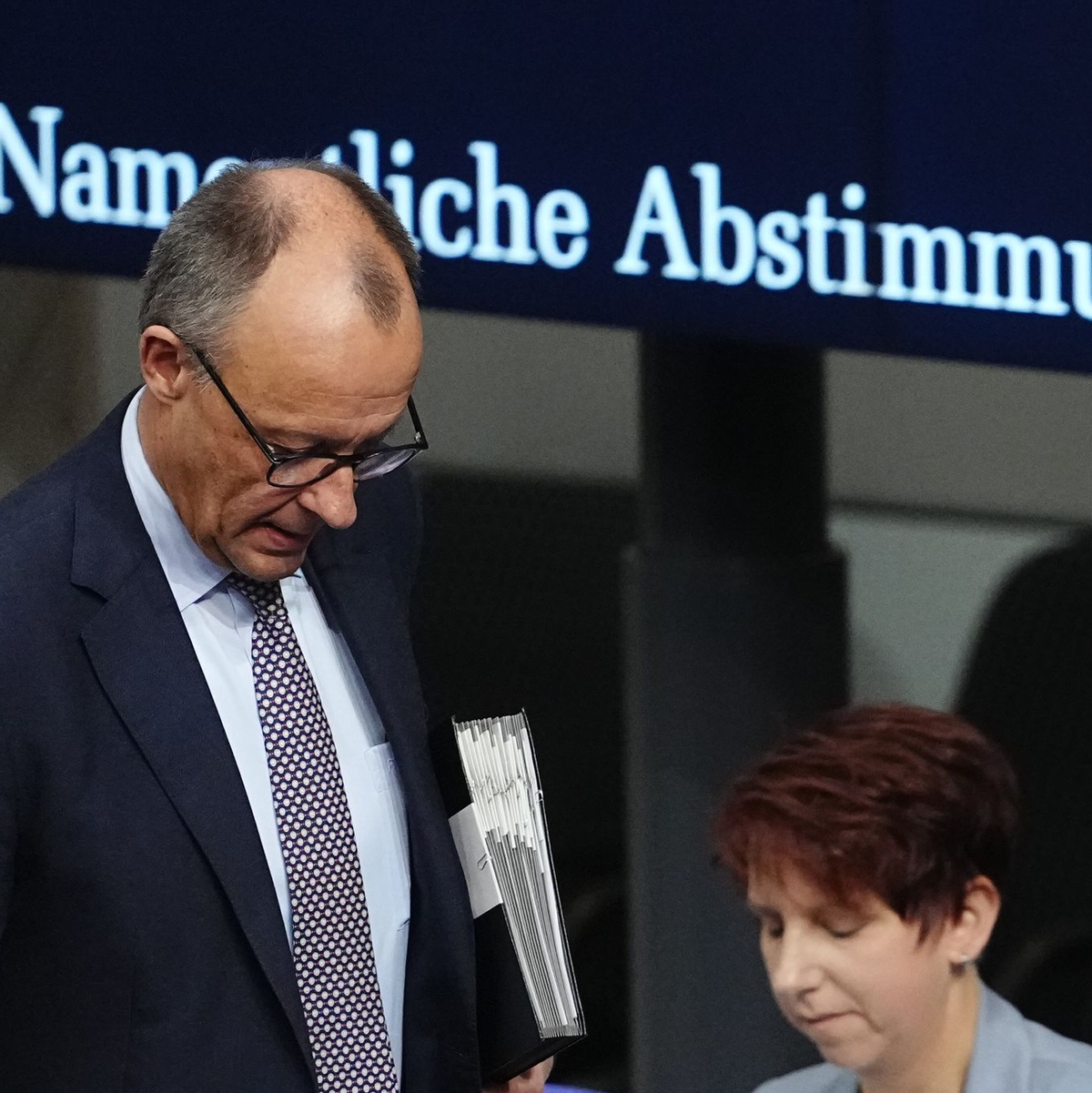 Merz hat eine knappe eigene «Kanzlermehrheit» erreicht. - Foto: Kay Nietfeld/dpa