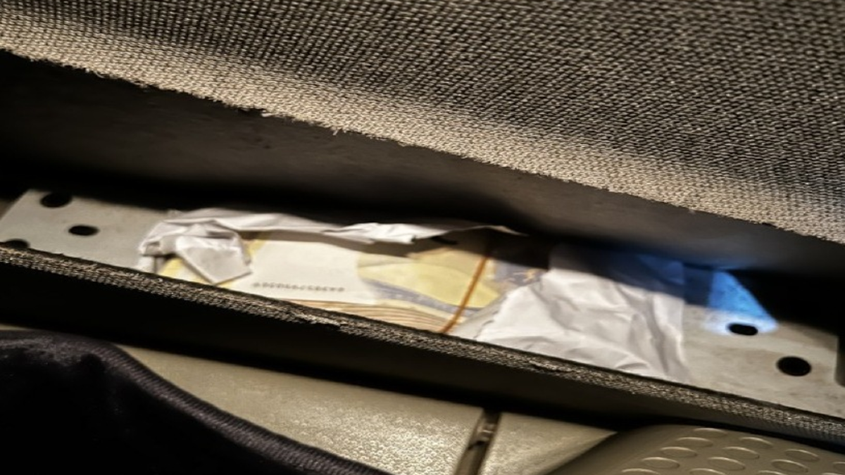 HZA-HST: 40.000 Bargeld - Anmeldung Fehlanzeige ./. Stralsunder Zoll wird im Rostocker Hafen fündig - Foto: presseportal.de