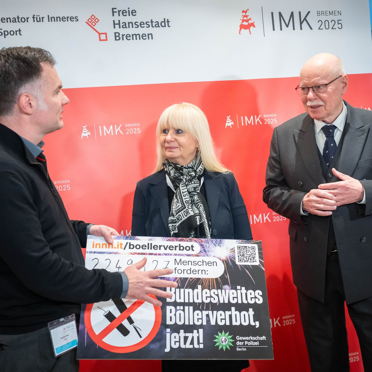Die Gewerkschaft der Polizei hat bei der Innenministerkonferenz eine Petition für ein Böllerverbot übergeben. - Foto: Sina Schuldt/dpa