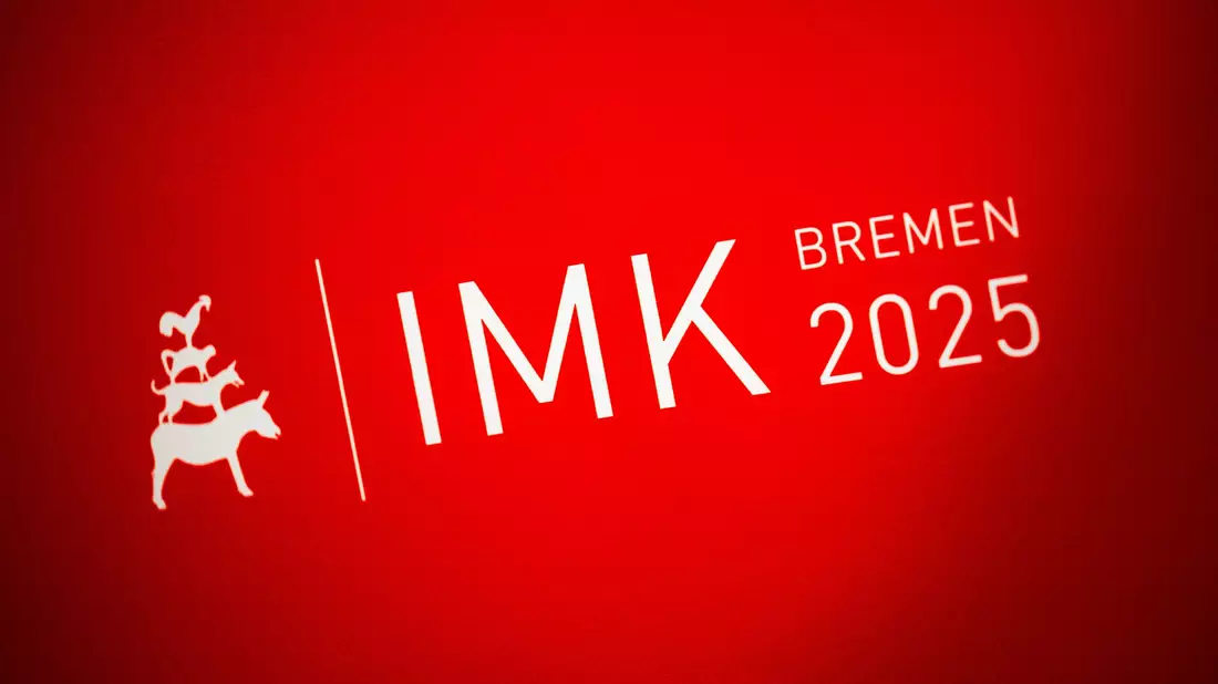 Bei der Innenministerkonferenz in Bremen wurde über zahlreiche Themen gesprochen - auch über den Umgang mit privatem Silvesterfeuerwerk.  - Bild: Sina Schuldt/dpa