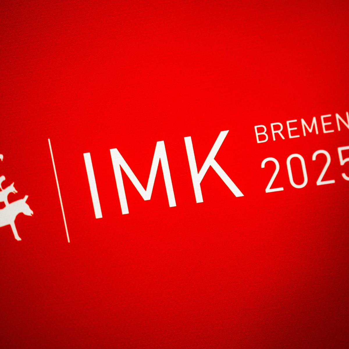 Bei der Innenministerkonferenz in Bremen wurde über zahlreiche Themen gesprochen - auch über den Umgang mit privatem Silvesterfeuerwerk.  - Foto: Sina Schuldt/dpa