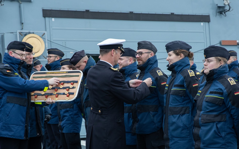 Besatzung der Korvette Ludwigshafen am Rhein mit Gefechtsmedaille geehrt - Foto: presseportal.de