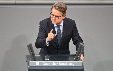 CDU-Generalsekretär Linnemann wertet ein Ja zum Rentengesetz als Ja zur Koalition. - Foto: Christophe Gateau/dpa