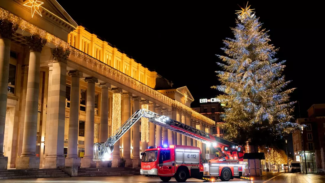 FW Stuttgart: Vorsicht vor Brandgefahren im Advent - Branddirektion Stuttgart mahnt zu besonderer Sorgfalt in der Vorweihnachtszeit - Bild: presseportal.de