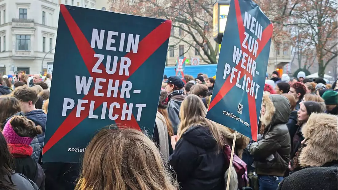 Anti-Wehrdienst-Demo am 05.12.2025 - Bild: über dts Nachrichtenagentur