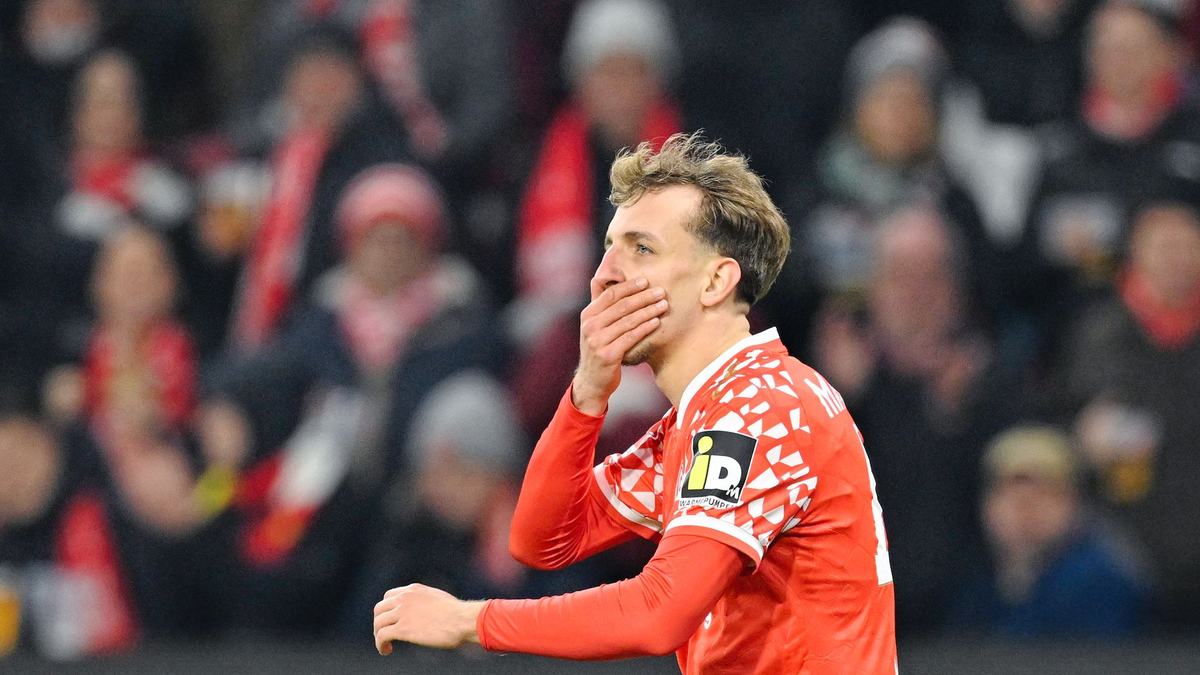 Rückte für ein Spiel in den Fokus: Der Mainzer Interimstrainer Benjamin Hoffmann.  - Foto: Uwe Anspach/dpa