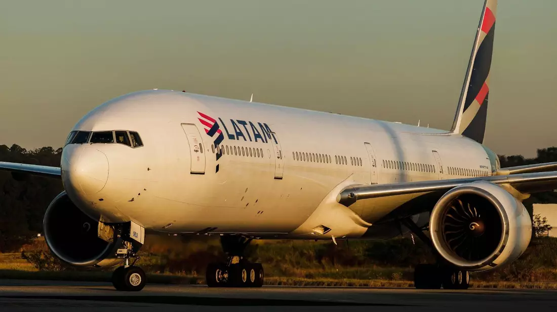 Verletzt wurde bei dem Vorfall niemand, teilte die Fluggesellschaft LATAM mit. (Archivbild) - Bild: Fepesil/TheNEWS2 via ZUMA Wire/dpa