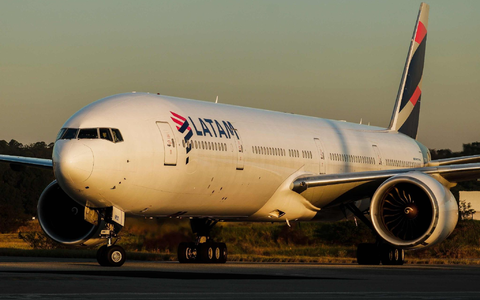 Verletzt wurde bei dem Vorfall niemand, teilte die Fluggesellschaft LATAM mit. (Archivbild) - Foto: Fepesil/TheNEWS2 via ZUMA Wire/dpa