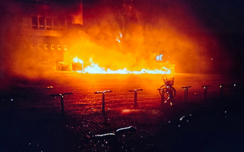 FW Datteln: Erneut brennende Mülltonnen am Comenius Gymnasium Datteln - Foto: presseportal.de