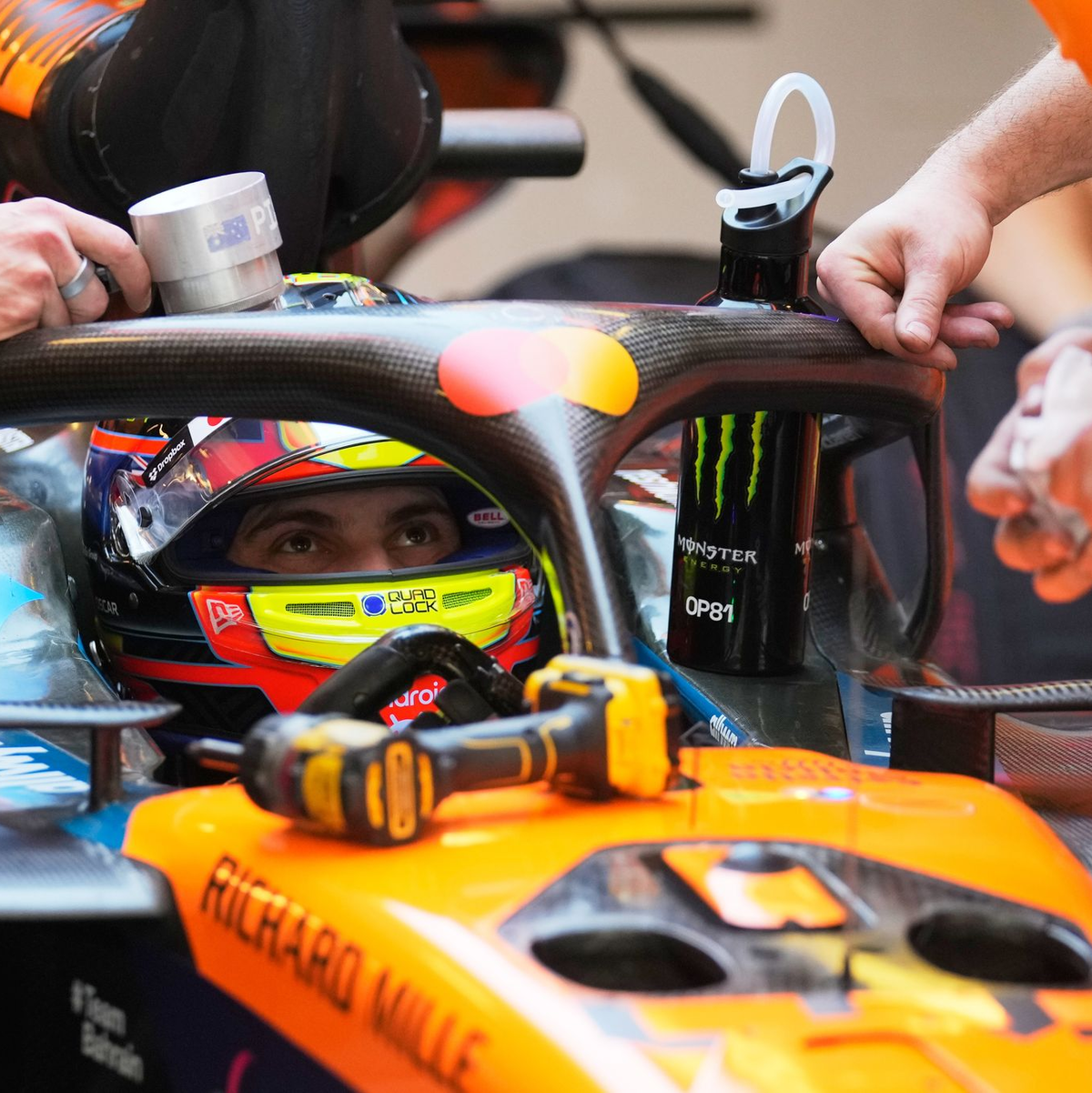 Verstappen klagt: Sein Wagen hüpft zuviel.   - Foto: Altaf Qadri/AP/dpa