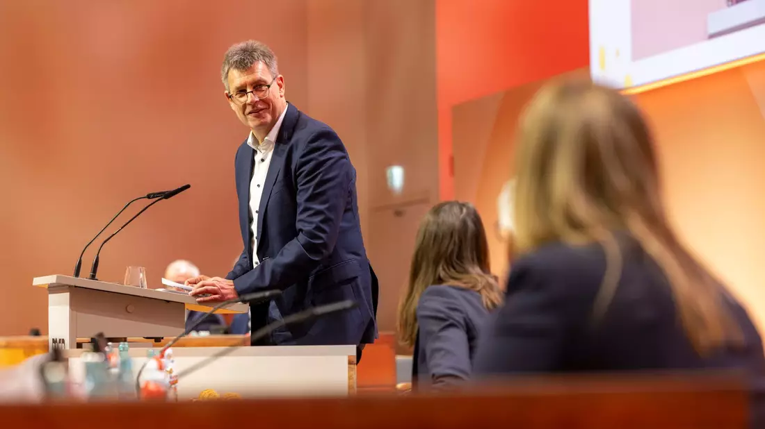 Aus Sicht von Präsident Thomas Weikert steht der DOSB geschlossen hinter einer Olympia-Bewerbung - egal, welcher Kandidat es am Ende wird. - Bild: Helmut Fricke/dpa